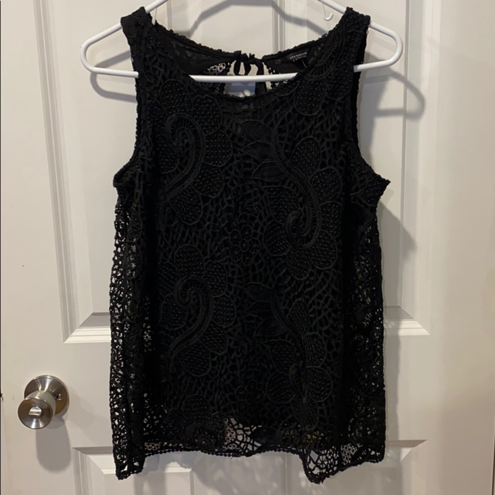 Ann Taylor Lace Fly Away Back Top EUC